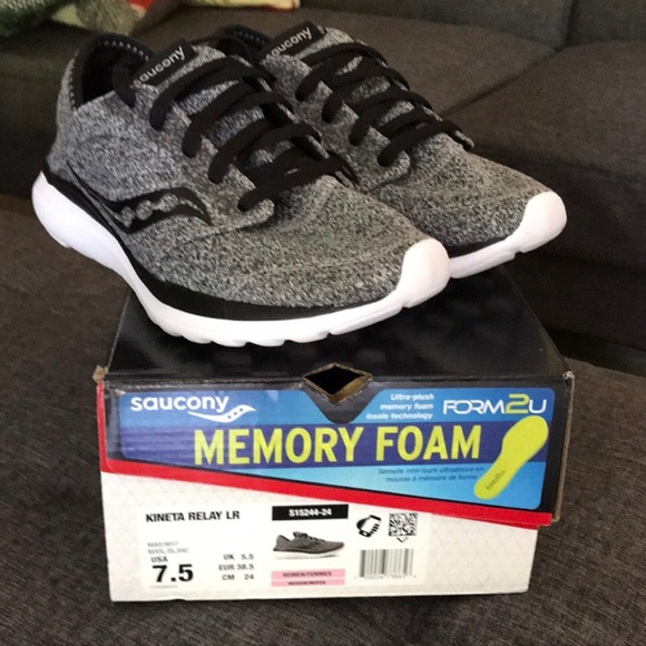 saucony memory foam running shoe